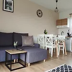 Na Skale Z Widokiem Na Panorame Karkonoszy בקתה