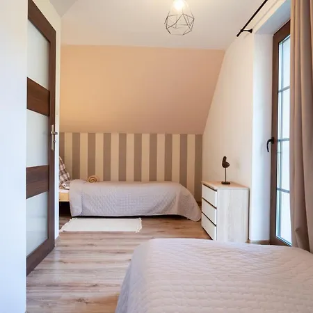 Na Skale Z Widokiem Na Panorame Karkonoszy * שצ'קלארסקה פוראובה