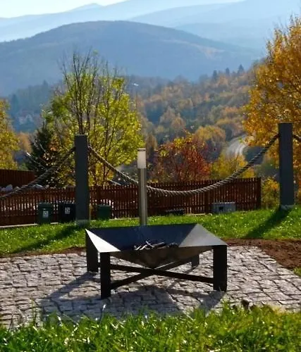 Na Skale Z Widokiem Na Panorame Karkonoszy 스클라르스카포렘바